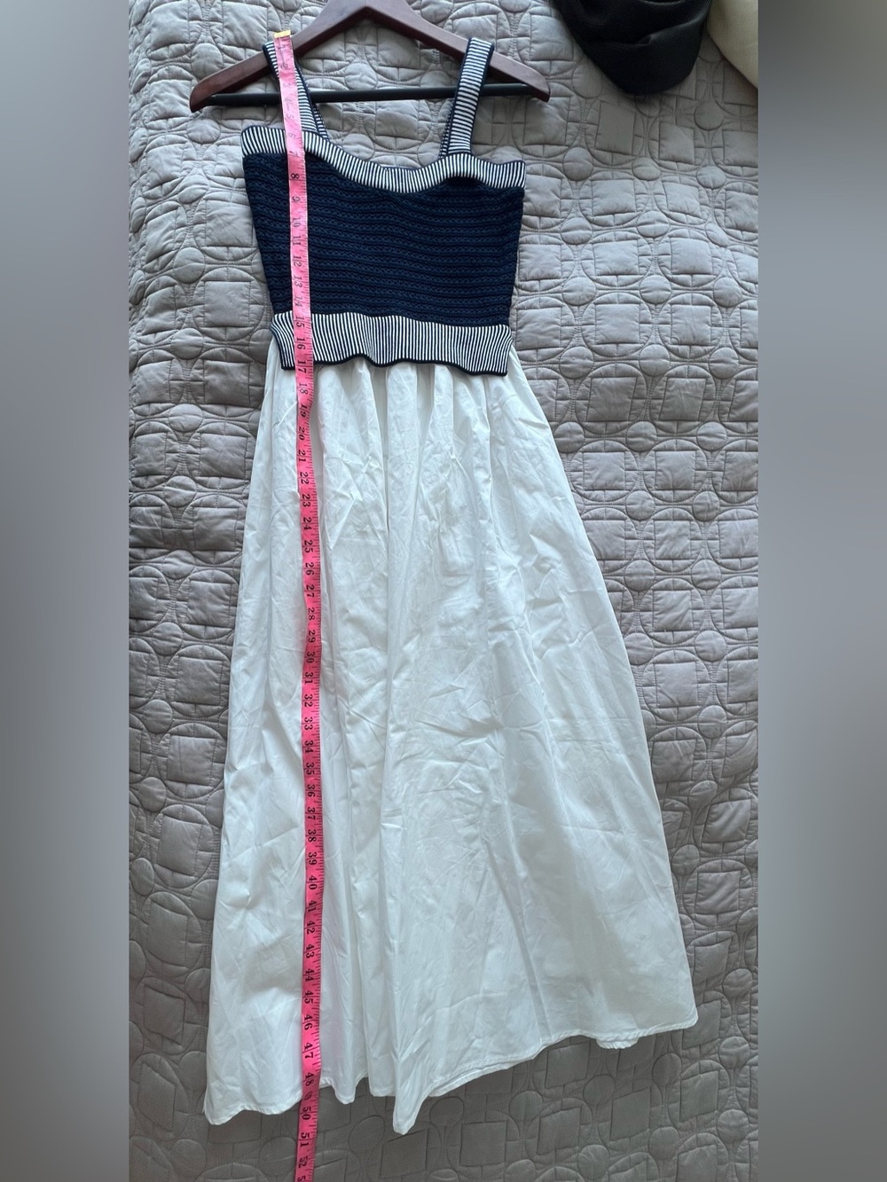 MOON RIVER Navy and Off White Knit Top Midi Dress - Picture 14 of 16